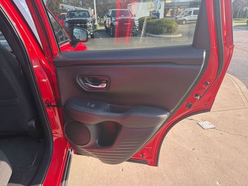 Used 2025 Honda HR-V Sport image 40