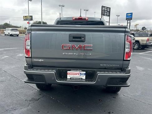 Used 2022 GMC Canyon Denali image 8