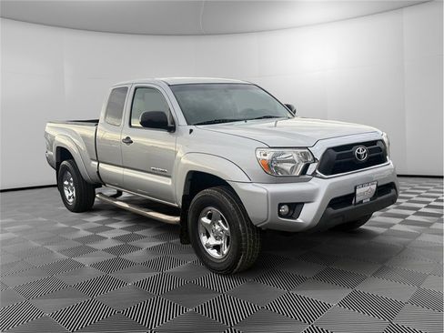 Used 2012 Toyota Tacoma 4x4 Access Cab V6 w/ SR5 Pkg image 8
