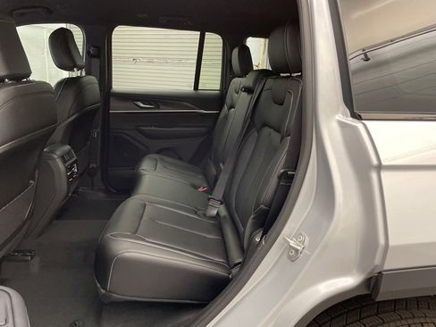 New 2025 Jeep Grand Cherokee Limited image 18