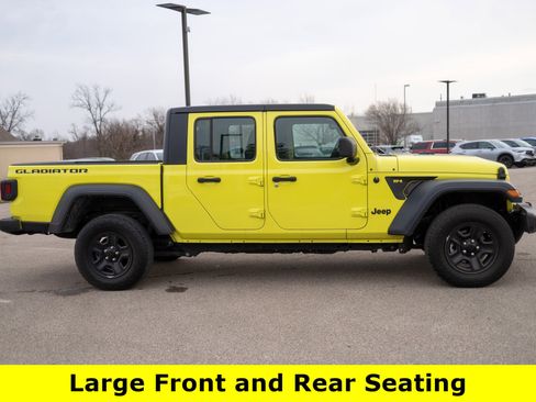 Used 2023 Jeep Gladiator Sport image 2