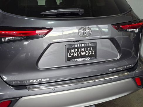 Used 2024 Toyota Highlander Platinum AWD/4WD image 27