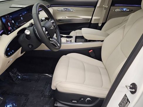 Used 2026 Genesis GV70 2.5T Select image 11