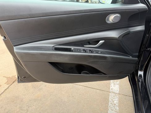 Used 2023 Hyundai Elantra SE FWD image 12