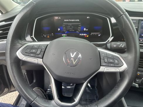 Used 2024 Volkswagen Jetta SE image 11