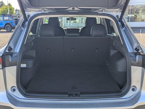 Used 2025 Volkswagen Tiguan SE FWD image 28