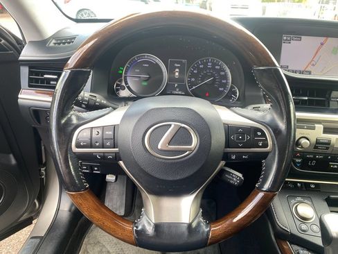 Used 2016 Lexus ES 300h FWD image 32