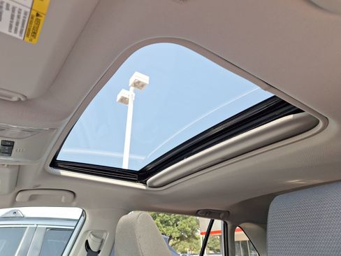 Used 2025 Toyota RAV4 XLE image 30