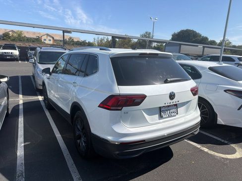 Used 2023 Volkswagen Tiguan SE FWD image 3