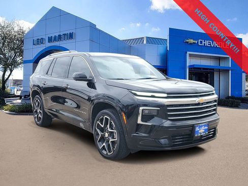 Used 2025 Chevrolet Traverse High Country image 2