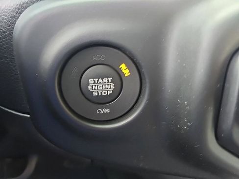 Used 2022 Jeep Wrangler Sport image 18