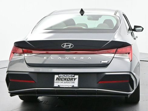 Used 2024 Hyundai Elantra SEL w/ Convenience Package FWD image 6
