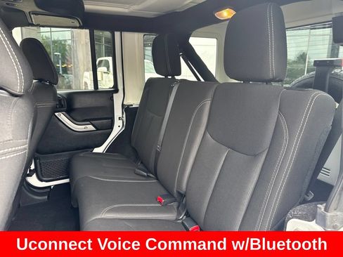 Used 2018 Jeep Wrangler Unlimited Sahara w/ Connectivity Group AWD/4WD image 15