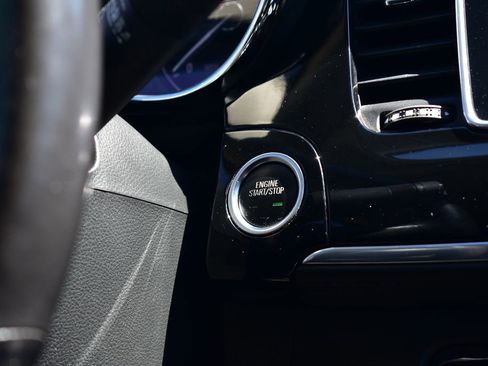 Used 2019 Buick Encore Essence FWD image 33