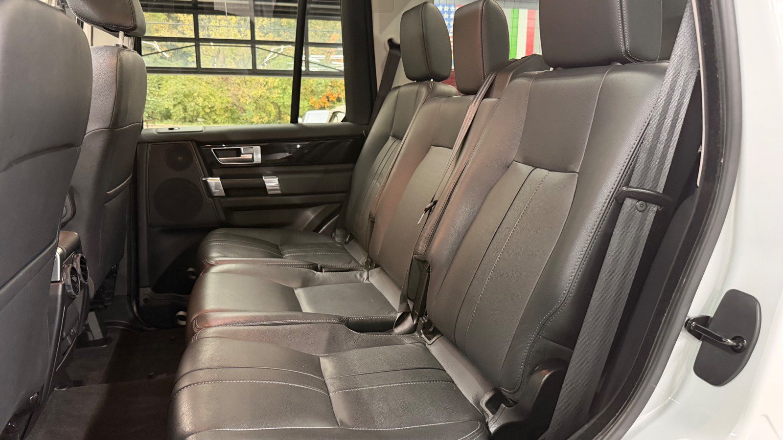Used 2016 Land Rover LR4 HSE AWD/4WD image 27