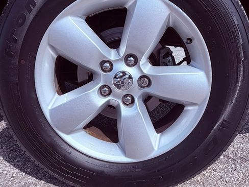 Used 2014 RAM 1500 Express RWD image 15