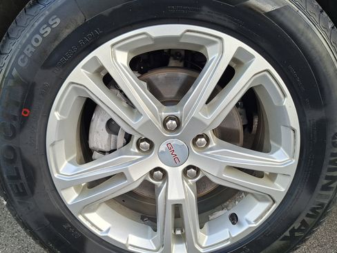 Used 2023 GMC Terrain SLE w/ Driver Convenience Package image 25