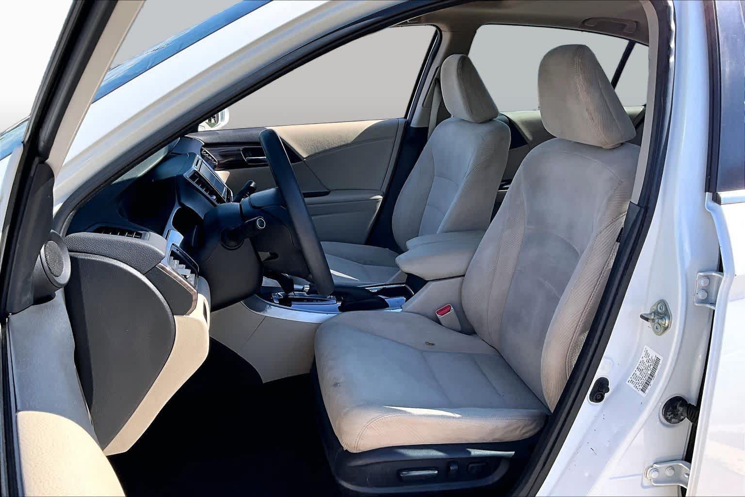 Used 2017 Honda Accord EX image 8