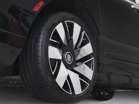 Certified 2025 Rolls-Royce Cullinan AWD/4WD image 51