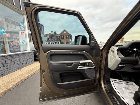 Used 2022 Land Rover Defender 110 X-Dynamic HSE AWD/4WD image 21