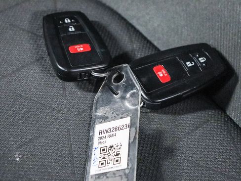 Certified 2024 Toyota RAV4 XLE FWD image 30