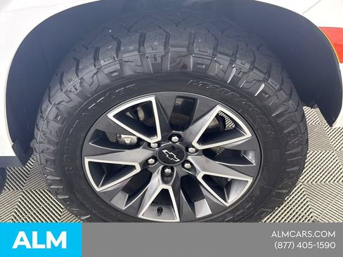 Used 2022 Chevrolet Tahoe Z71 w/ Luxury Package AWD/4WD image 15