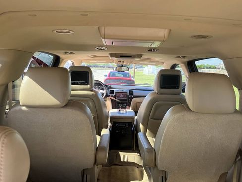 Used 2013 Cadillac Escalade ESV Premium AWD/4WD image 12