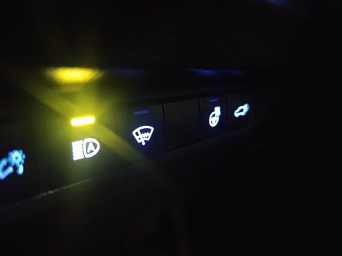 Used 2022 Toyota RAV4 SE w/ Convenience Package image 8