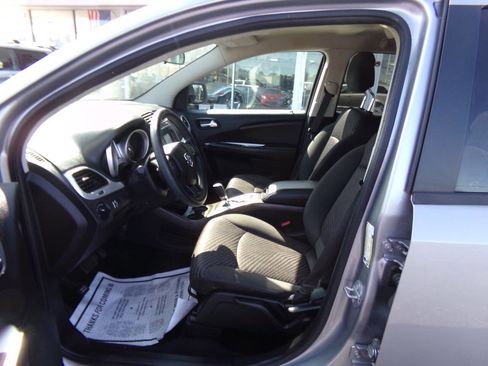 Used 2017 Dodge Journey SE w/ Flexible Seating Group image 10