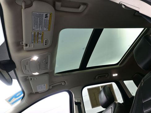 Used 2019 Ford Escape Titanium image 17