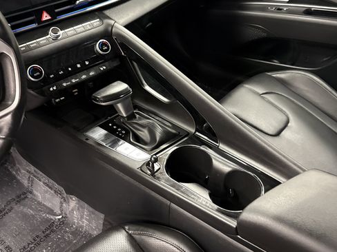 Used 2024 Hyundai Elantra Limited image 10