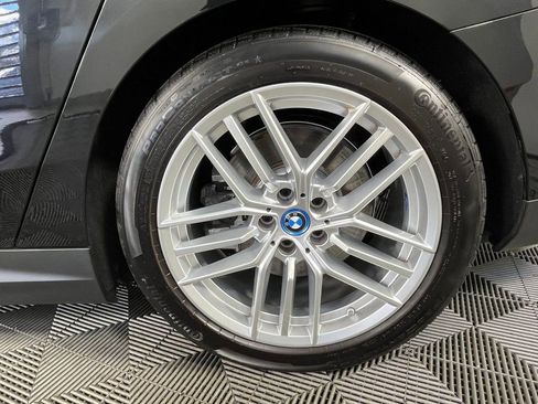 Used 2025 BMW i5 xDrive40 w/ Premium Package image 16