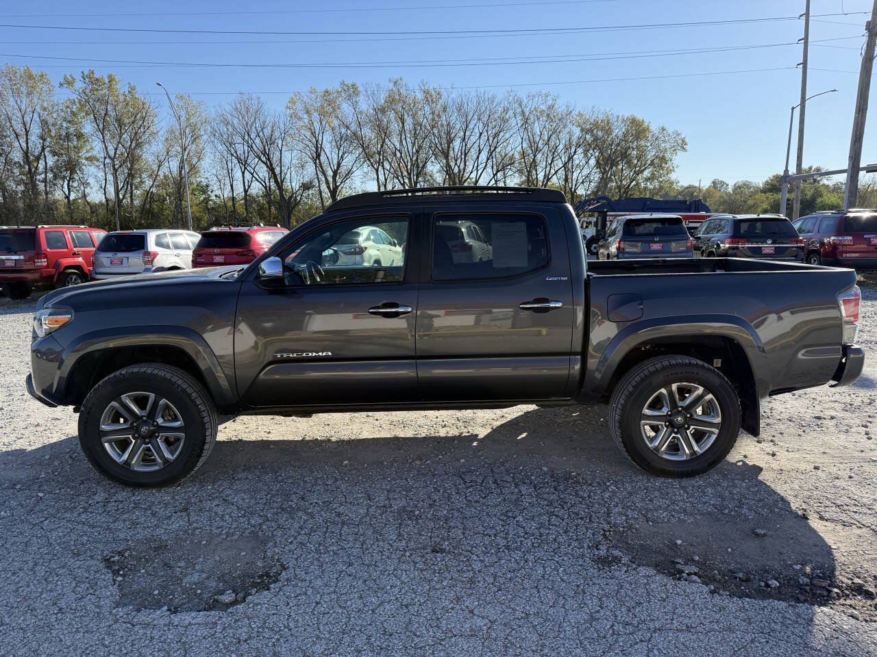 Used 2017 Toyota Tacoma Limited w/ Tow Package AWD/4WD image 6