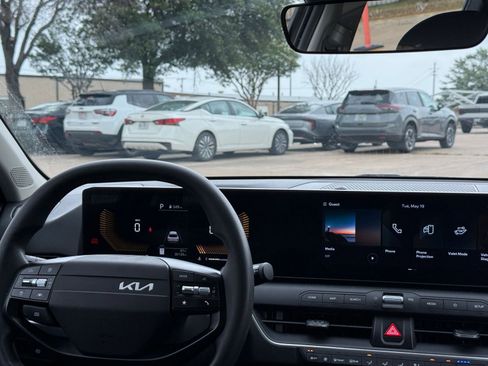 Used 2025 Kia K4 FWD image 36