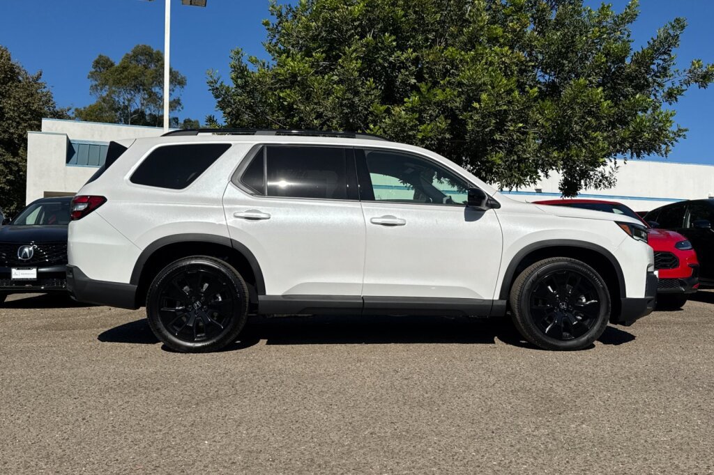 New 2026 Honda Pilot Black Edition image 3