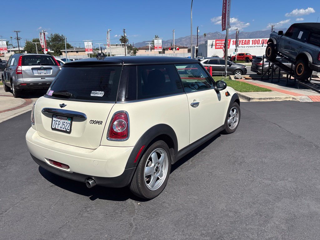 Used 2011 MINI Cooper Hardtop FWD image 4