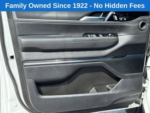 Used 2025 Jeep Grand Wagoneer L Series II Obsidian w/ Quick Order Packagew 28T AWD/4WD image 10