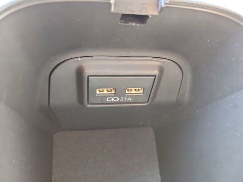 Used 2021 Toyota RAV4 XLE Premium image 25