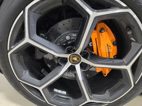 Used 2024 Lamborghini Huracan EVO image 16