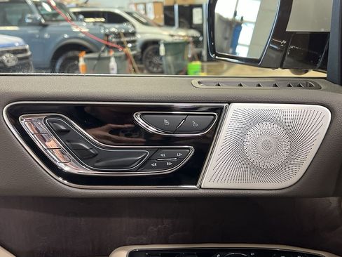 Used 2023 Lincoln Navigator L Reserve w/ Equipment Group 201A image 12