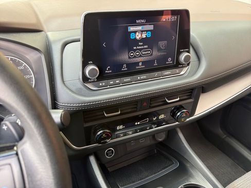 Used 2023 Nissan Rogue SV image 26