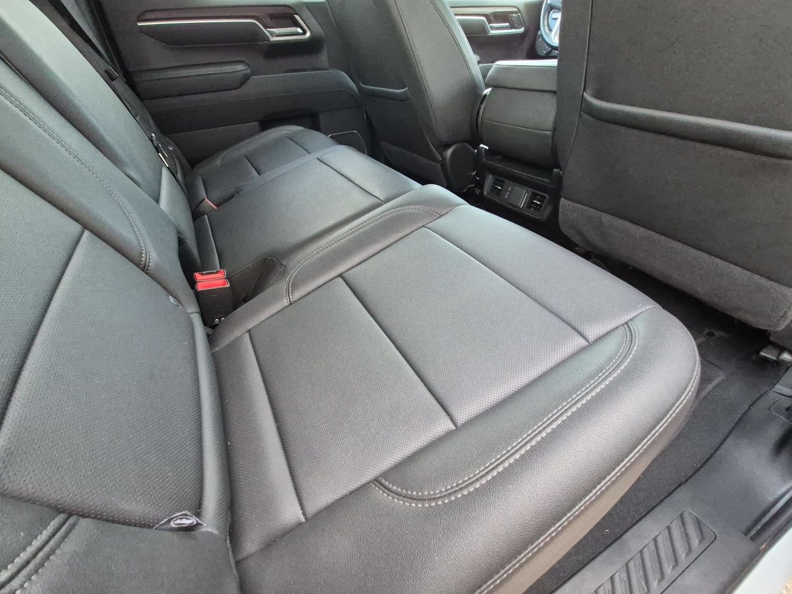 Used 2025 GMC Sierra 1500 SLT AWD/4WD image 29