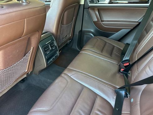 Used 2013 Volkswagen Touareg Executive AWD/4WD image 26