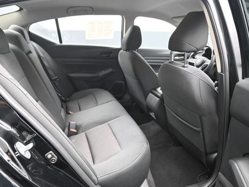 Used 2025 Nissan Altima 2.5 SV FWD image 21