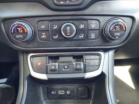 Used 2023 GMC Terrain SLE w/ Driver Convenience Package image 44