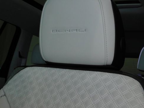 Used 2024 GMC Acadia Denali image 40