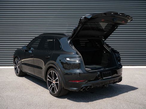Certified 2026 Porsche Cayenne GTS AWD/4WD image 34