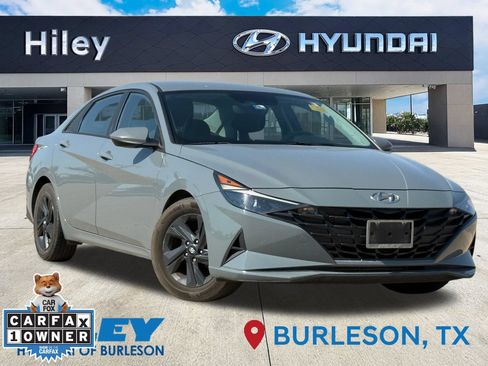 Used 2022 Hyundai Elantra SEL w/ Cargo Package FWD image 2