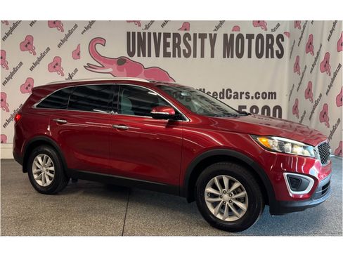 Used 2018 Kia Sorento FWD V6 image 4