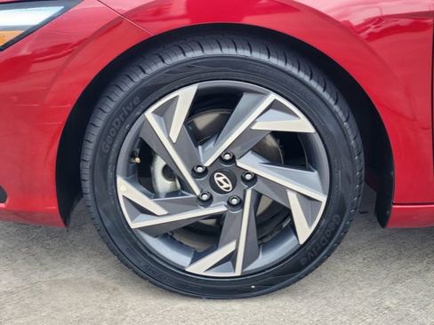 Used 2025 Hyundai Elantra SEL FWD image 10
